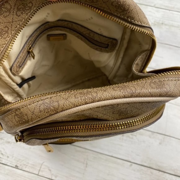 Guess Women's Manhattan Backpack Bag 4g‎ logo bag *missing zipper pull - Picture 5 of 12